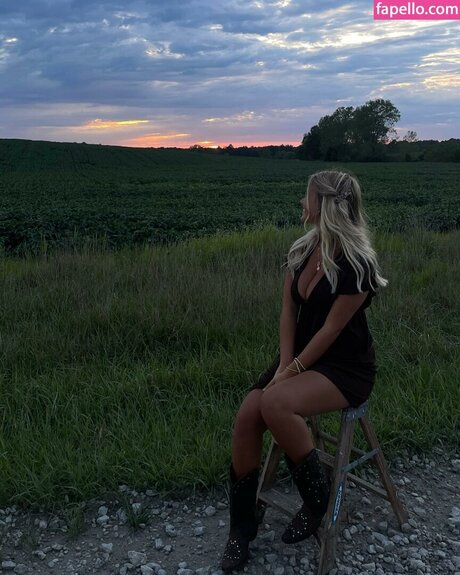 Lydia Feiler model kunst galerie