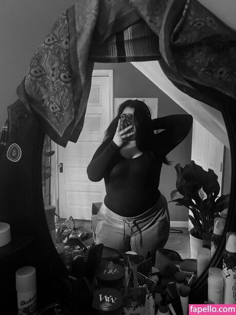 Weezy Weezyouttaherea erotische freie foto