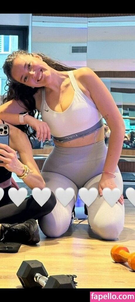 Pelin Akil erotische nackt archiv