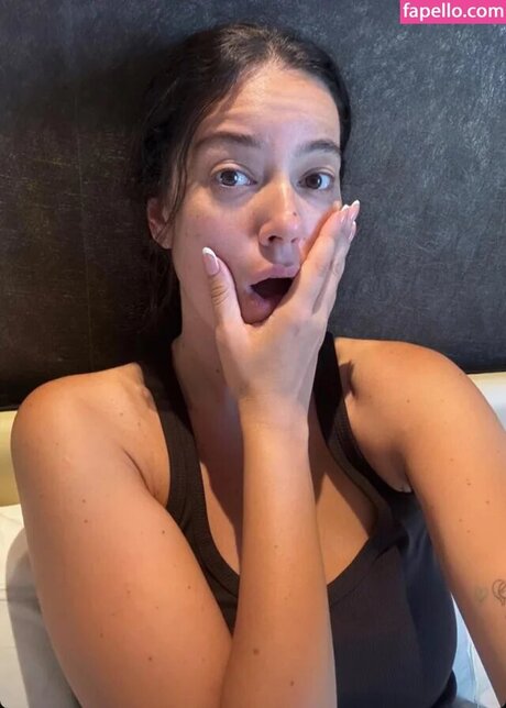 Pelin Akil heiße schöne bilder