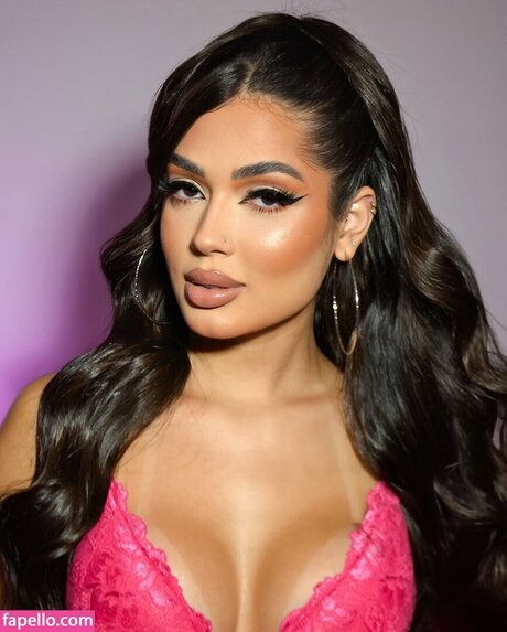 Mirely Gomes sexy exklusive foto