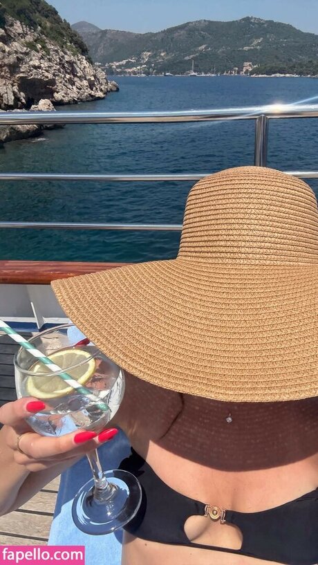 Rebel Masel model nacktheit archiv