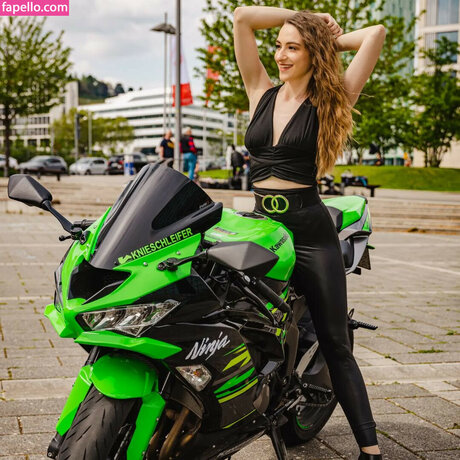 Larissa Schmiederer schöne nette galerien