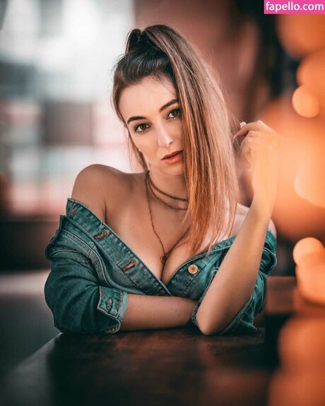 Larissa Schmiederer schöne pornographische galerie