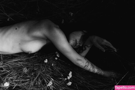 _agata kristi freie akt bilder