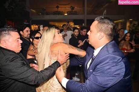 Tretas perfekte nackte archiv