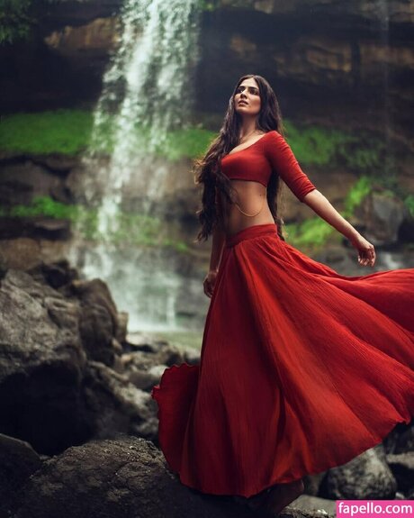 Malavika Mohanan model nackten bild