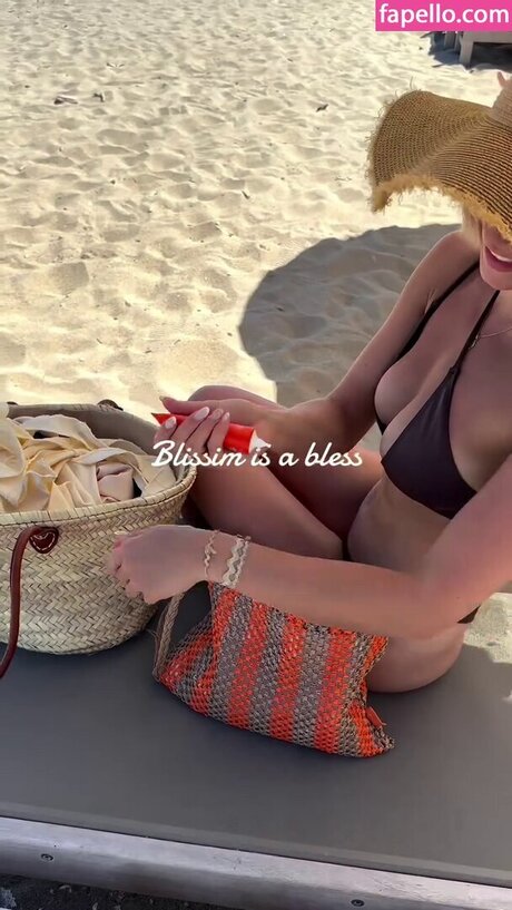 Hello__iris schauspielerin nackte galerien