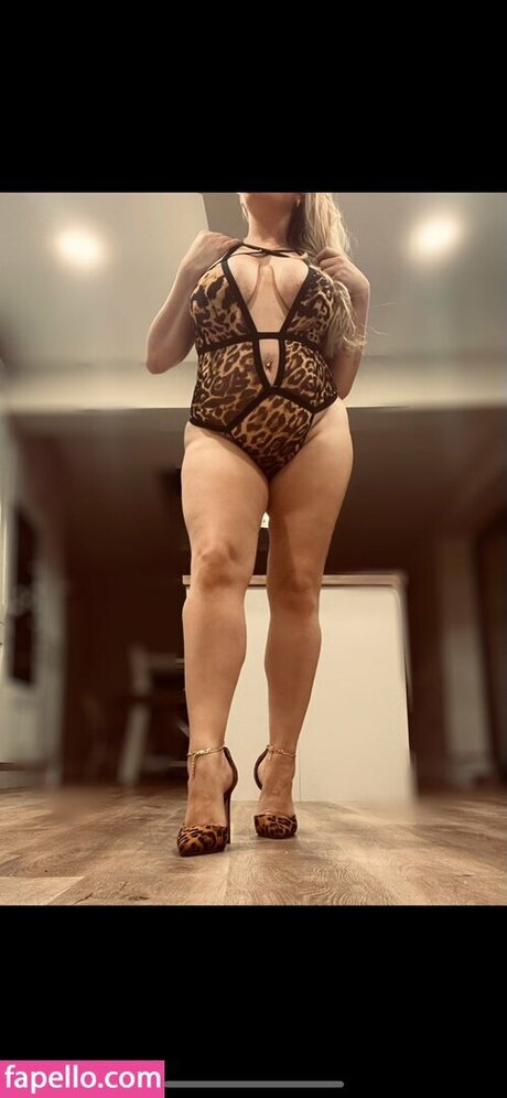 Polly Pocket The Profiteer model akt foto