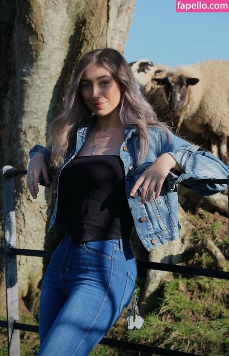 Chlo Matt model erotische fotos