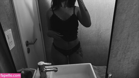 kiaratorrent erwachsene nackt archiv