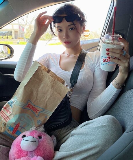 muschi teen onlyfans kunst akt bild