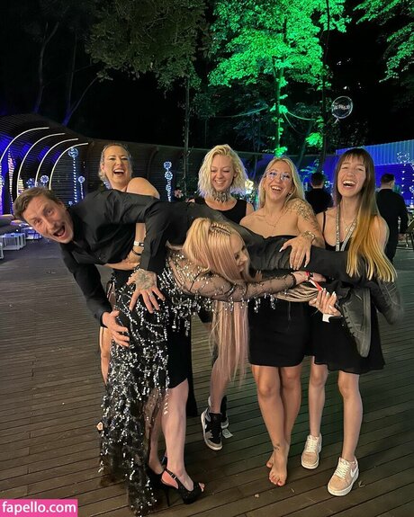 shorts nur fans kunst nackt fotos