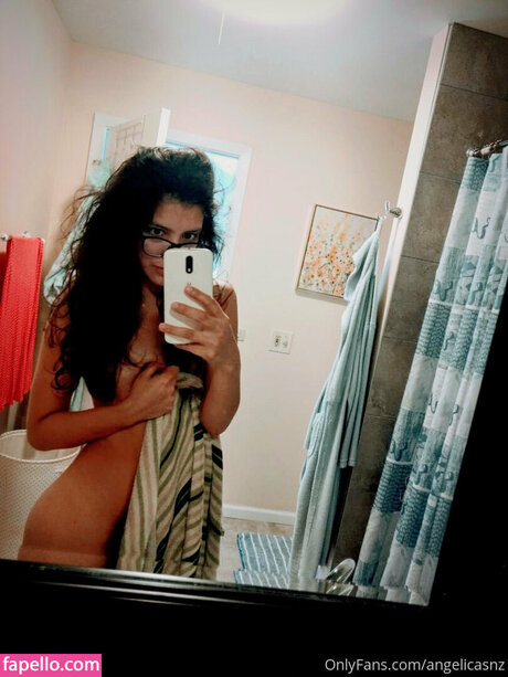 Angelica Sanchez sexy erwachsene foto