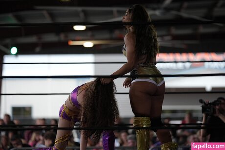 Kaci Lennox top nackt archiv