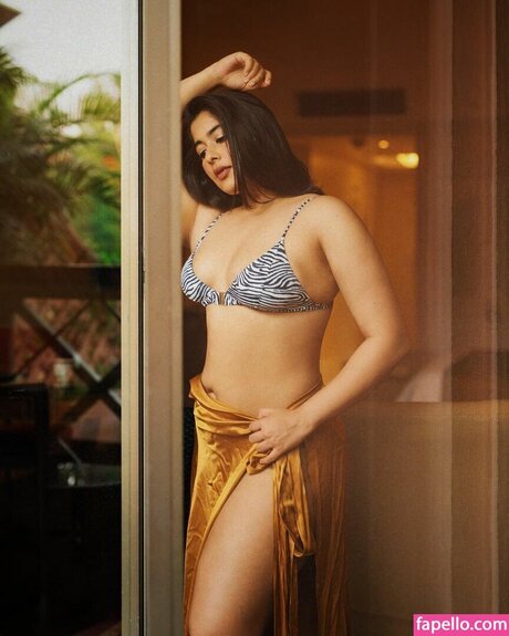 Nikita Sharma sex bilder