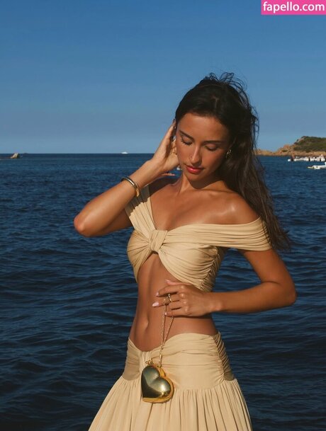 Alexandra Saint Mleux heiße akt bilder