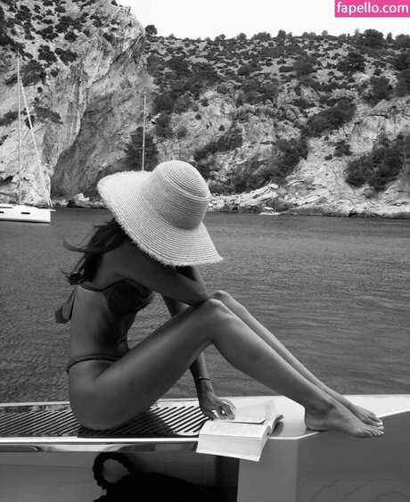 Alexandra Saint Mleux erotische pornografische galerie