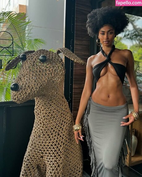 Jasmine Chola erotische porno bild