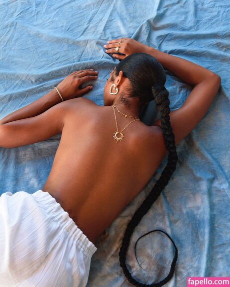 Jasmine Chola model nackte bild