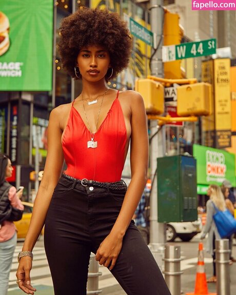 Jasmine Chola erotische pornostar bilder