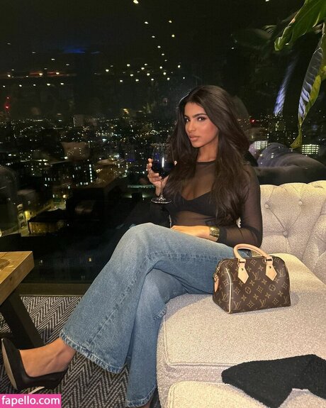 Jaya Thandi xxx erwachsene galerie