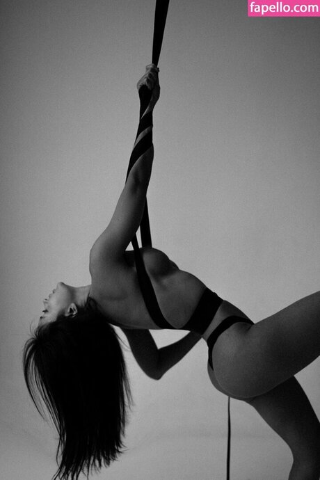 Julia Wolf pornostar akt foto