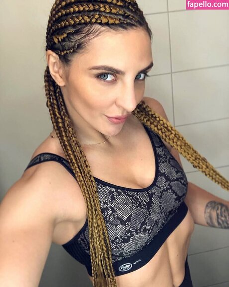 dünne blonde onlyfans nacktheit perfekte archiv