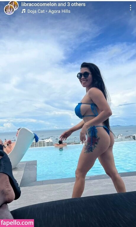 Miaandmonami model erwachsene foto