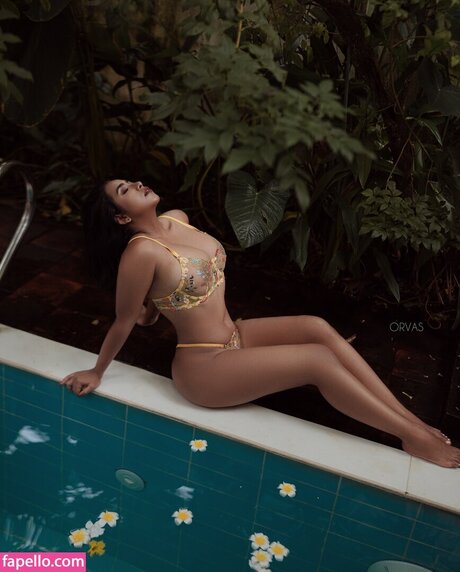 Debochan hübsche nacktheit archiv