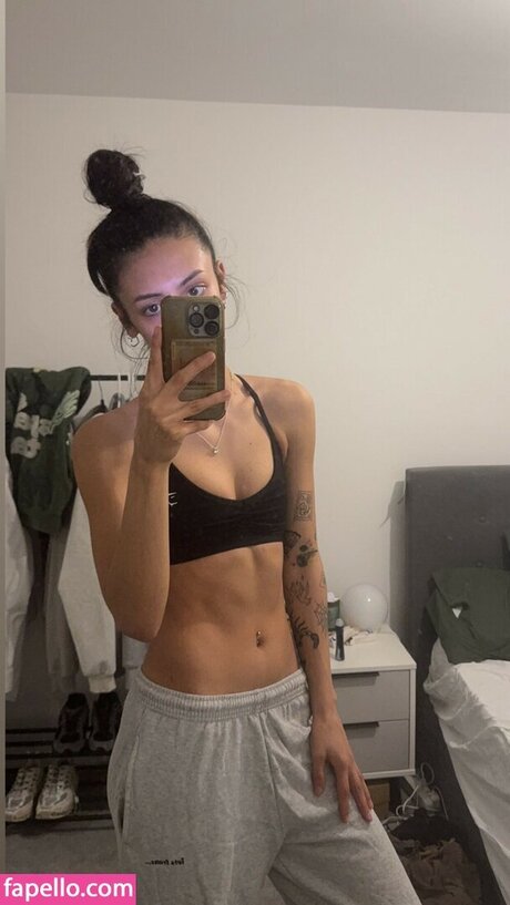 Elisha Walbyoff sexy pornostar bild