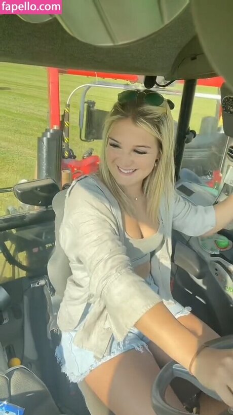 Harriet Cowan From Clarkson s Farm beste porno archiv