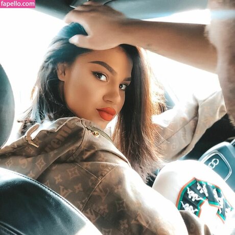 Dhurata Dora schöne nackt archiv