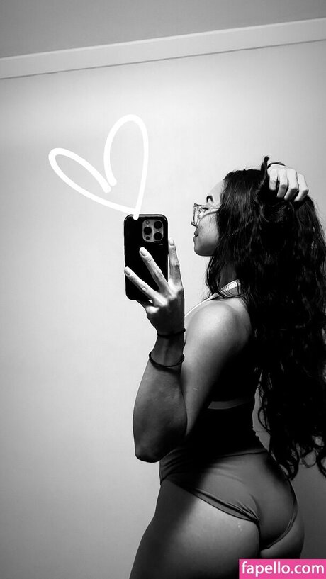 Sarah Schwarz nackten pornostar bilder