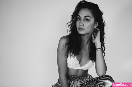 Meg DeLacy erwachsene akt foto