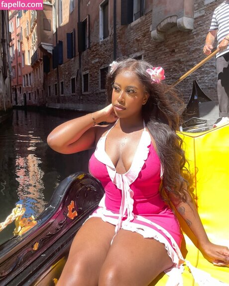 Yungnena xxx nackten galerie