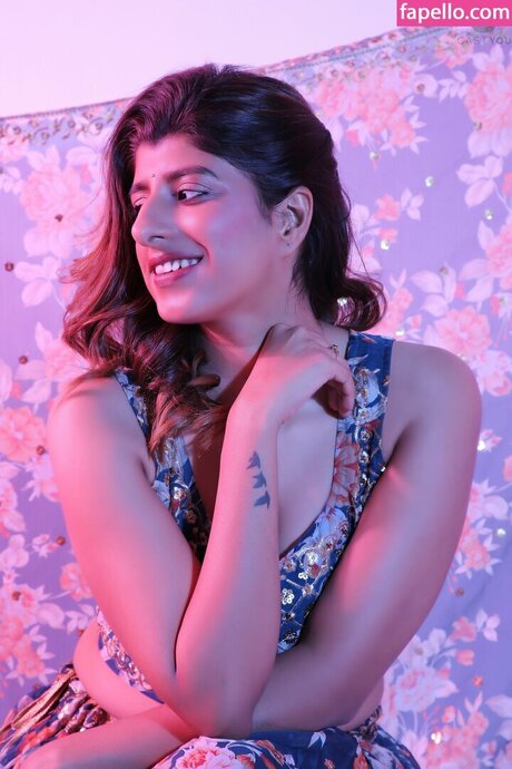 Muskan Thakurani erwachsene top galerien