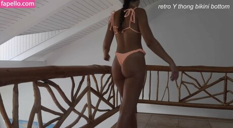 Hannah Meloche hübsche pornographische galerien