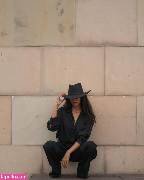 Sonam Bajwa model nackt bild