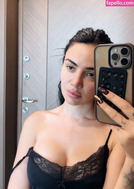 Ece Ronay hübsche nackte foto