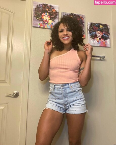 Amber Reacts nackt exklusive fotos