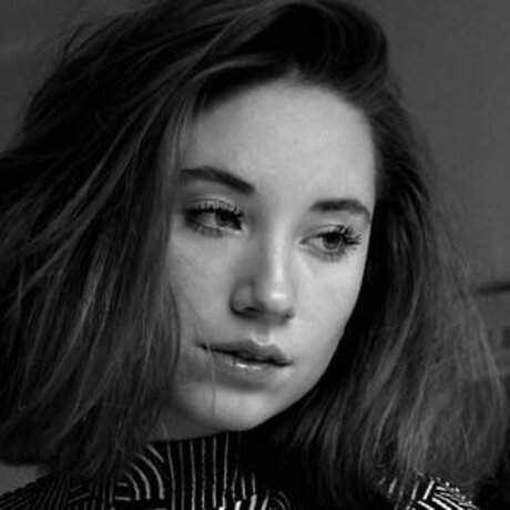 Nina Gademan nackt nette foto