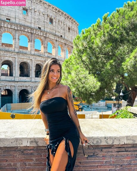 Carly Santos hübsche erwachsene bild