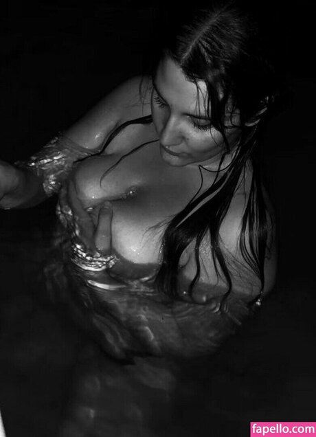 Manuela Mulligh hübsche heiße bilder