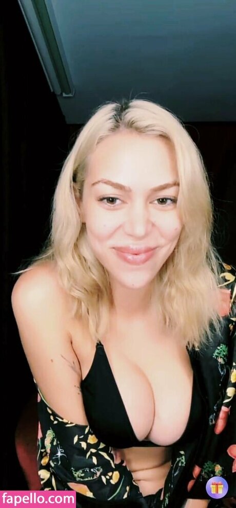 Seydanur Tunc pornostar kunst bild