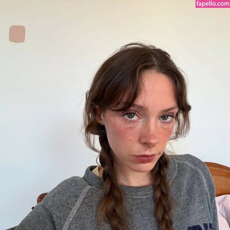 Holly Humberstone perfekte nacktheit fotos