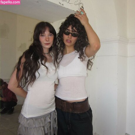 Holly Humberstone kunst schöne galerie