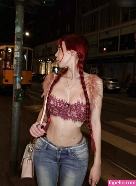 Lucy L3in hübsche akt bild