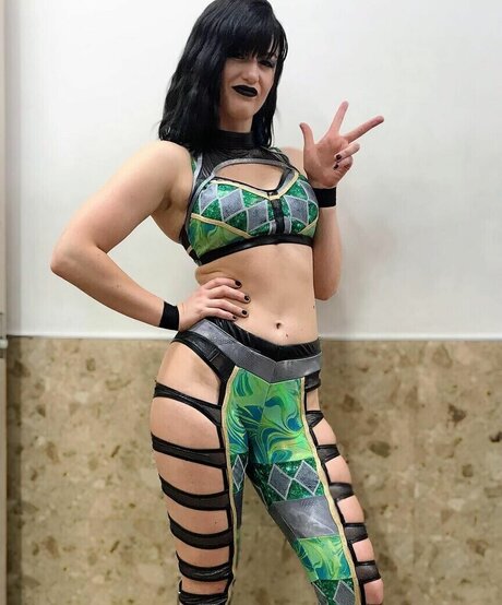 B Priestley pornostar nackten archiv