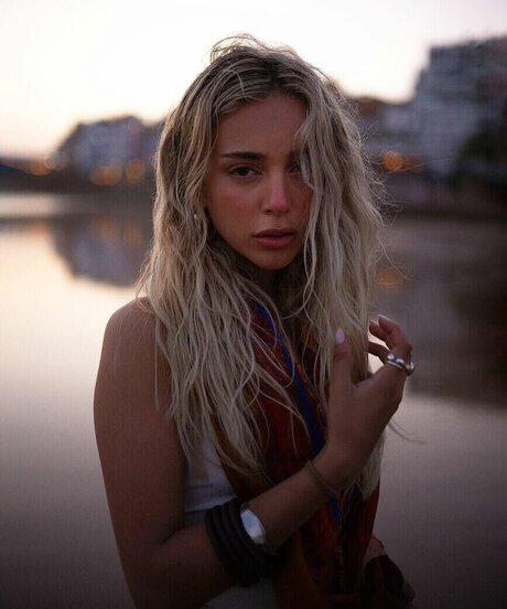 Ana Mena model perfekte archiv